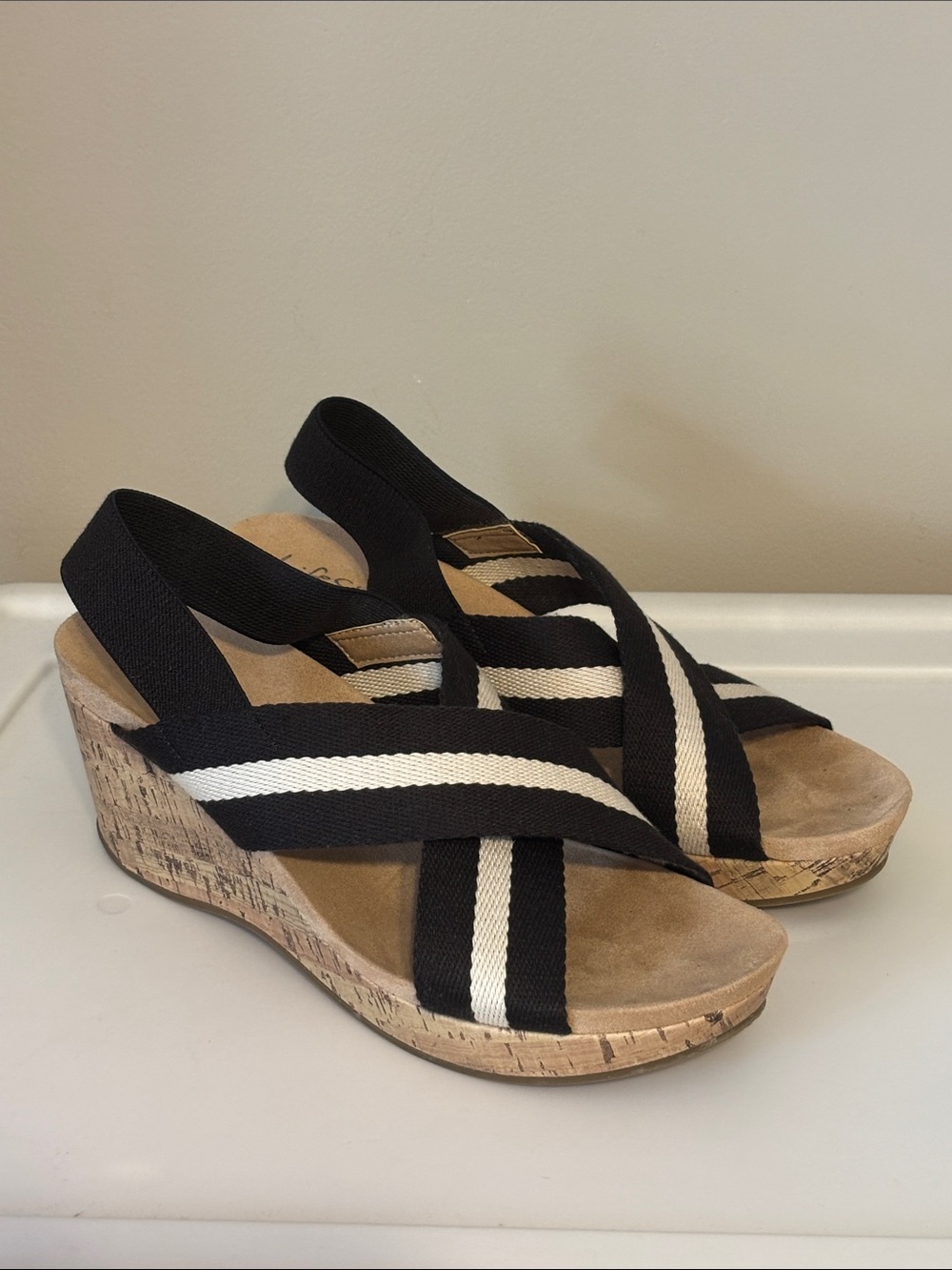 LifeStride Dream Big strappy wedge sandals in black and white size 9‎
